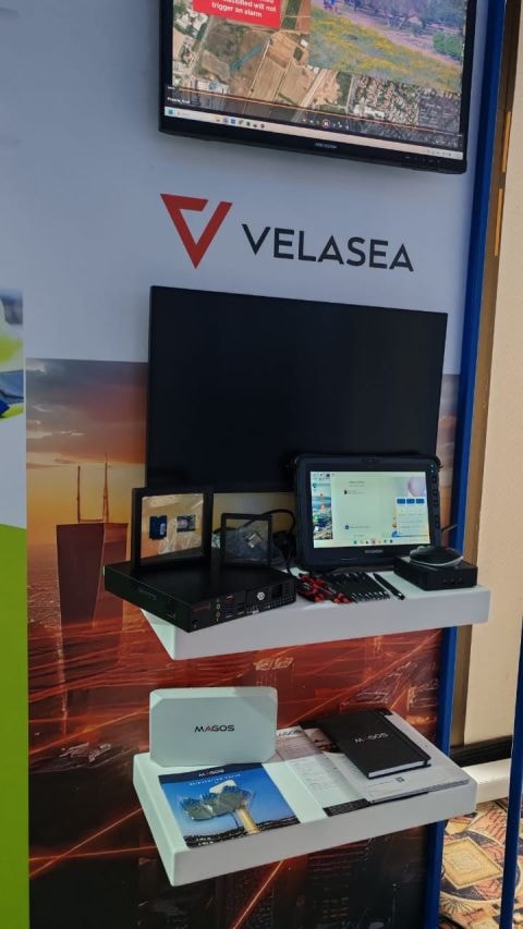 Stand de Velasea con productos Magos en exhibición